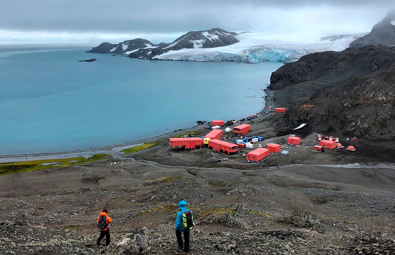 Investigadores del grupo Bez-Ekofisko en la Antártida