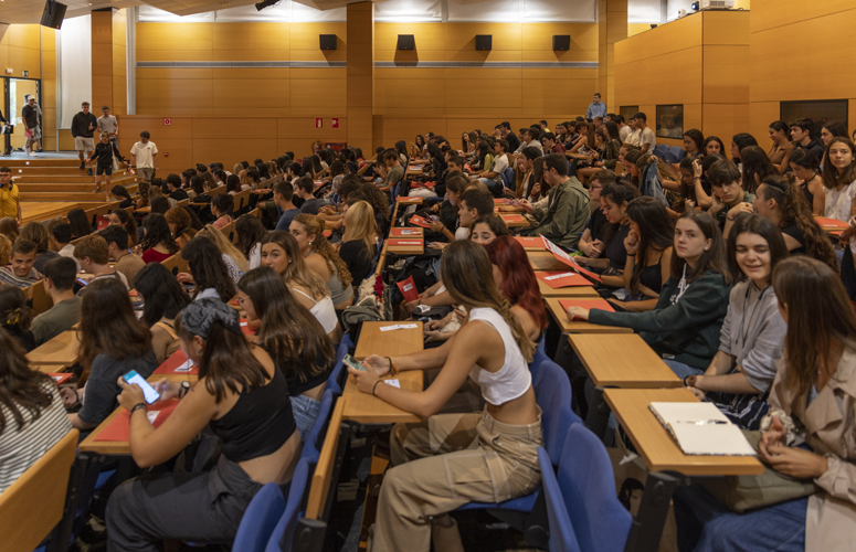 Cerca De 35.000 Estudiantes De Grado, 8.300 De Ellos En Primero ...