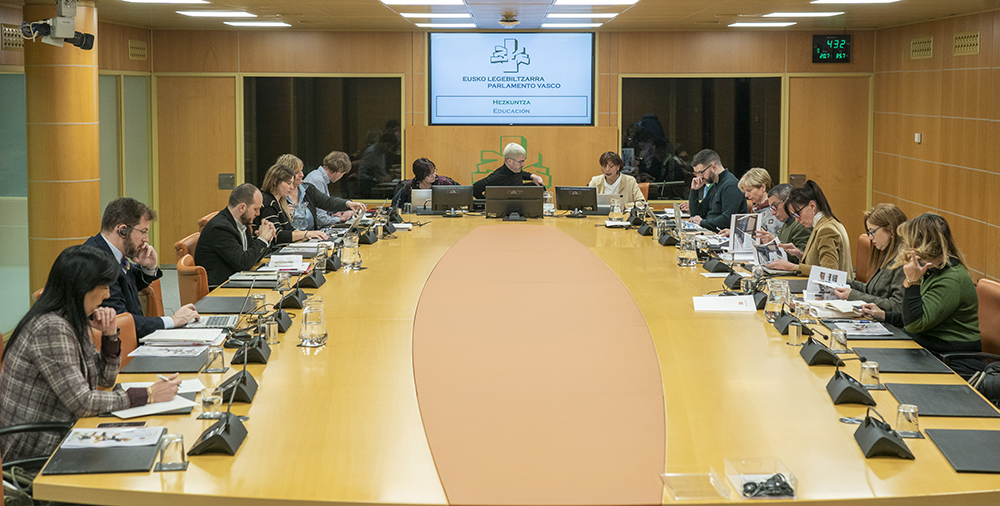 Reunión de la Comisión de Educación del Parlamento Vasco