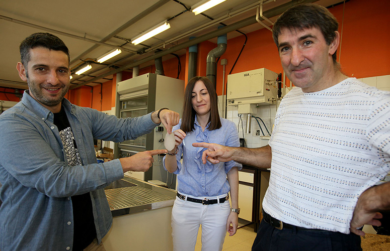 Haritz Sardón, Ainara Sangroniz and Agustin Etxeberria. Photo: Nagore Iraola. UPV/EHU