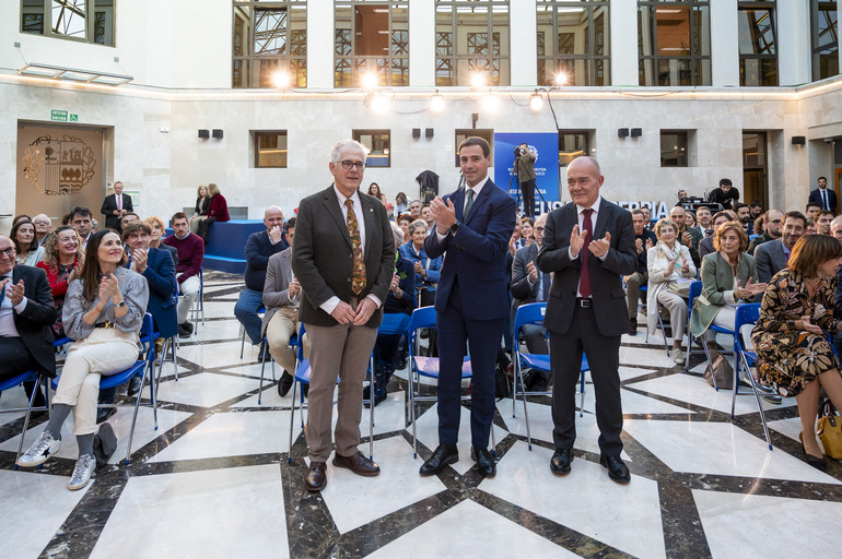 Joaquín Gorrochategui con el Lehendakari Imanol Pradales