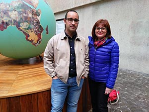 Iñaki Echeverria Coordinación y Planificación SGIker con Anna Corrente, personal de administración del Departamento de Ciencias de la Vida de la Universidad de Trieste (Italia)