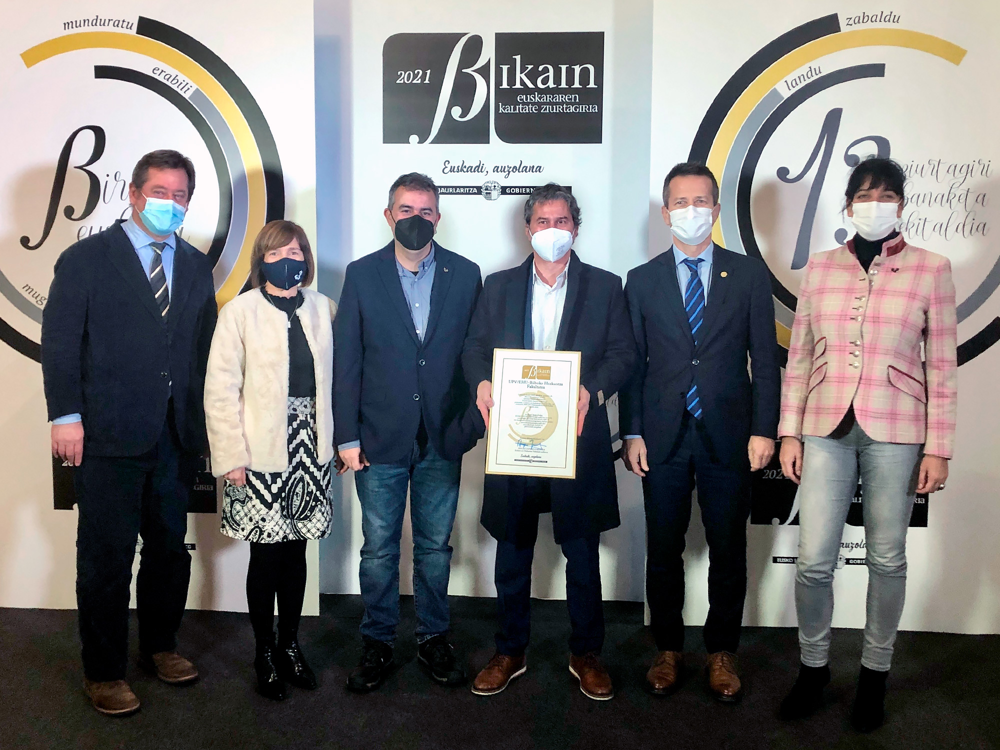La Facultad de Educación de Bilbao recibe el certificado Bikain de Calidad de gestión del Euskera
