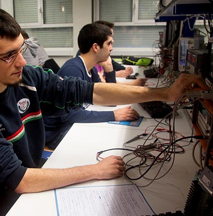 Ser Guardia Civil es más complicado que entrar en un doble grado de física  más ingeniería electrónica en la UPV-EHU