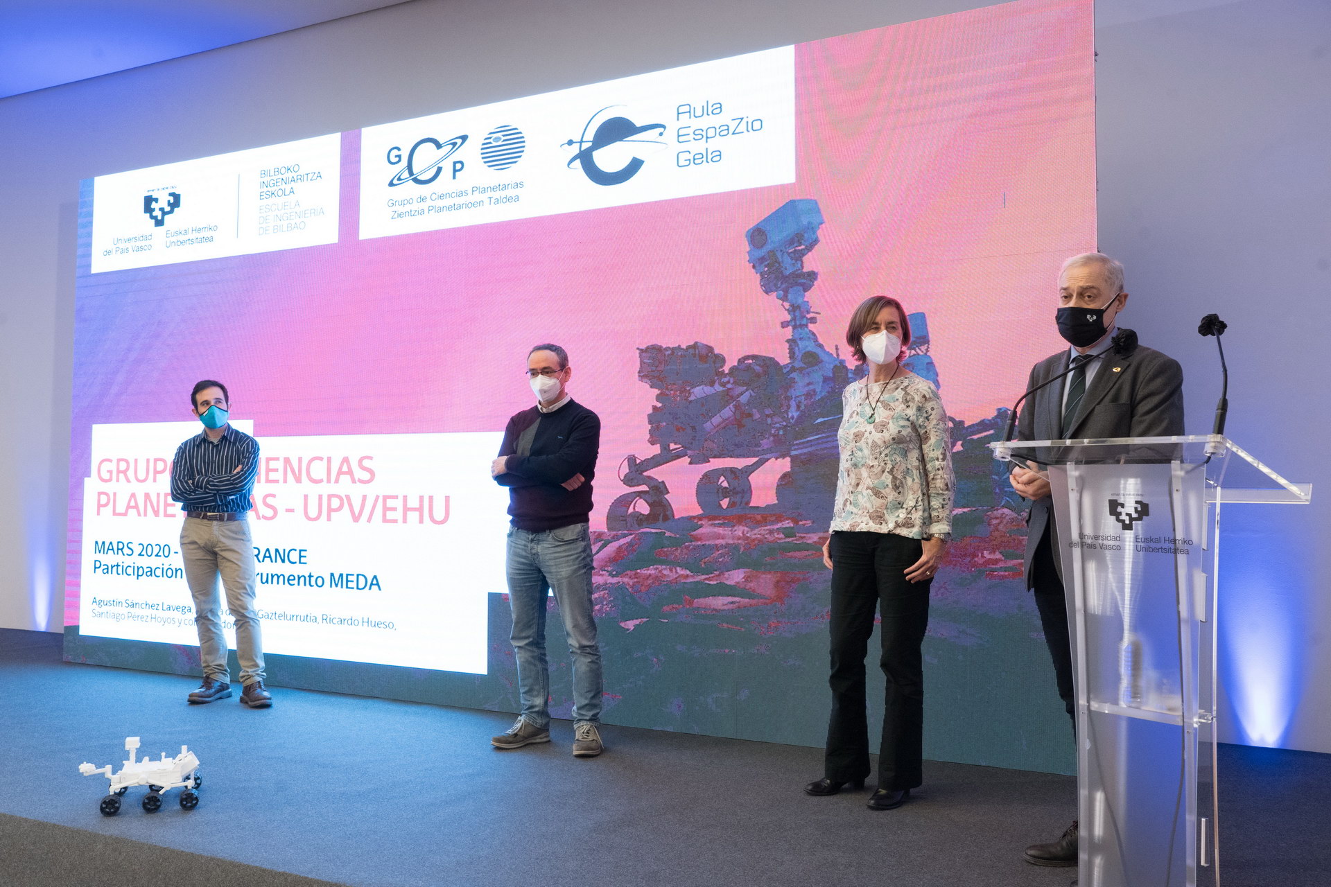 Los miembros del grupo de investigación de Ciencias Planetarias Agustín Sánchez Lavega, Teresa del Rio, Santi Pérez Hoyos y Ricardo Hueso explican su trabajo en la misión Mars2020