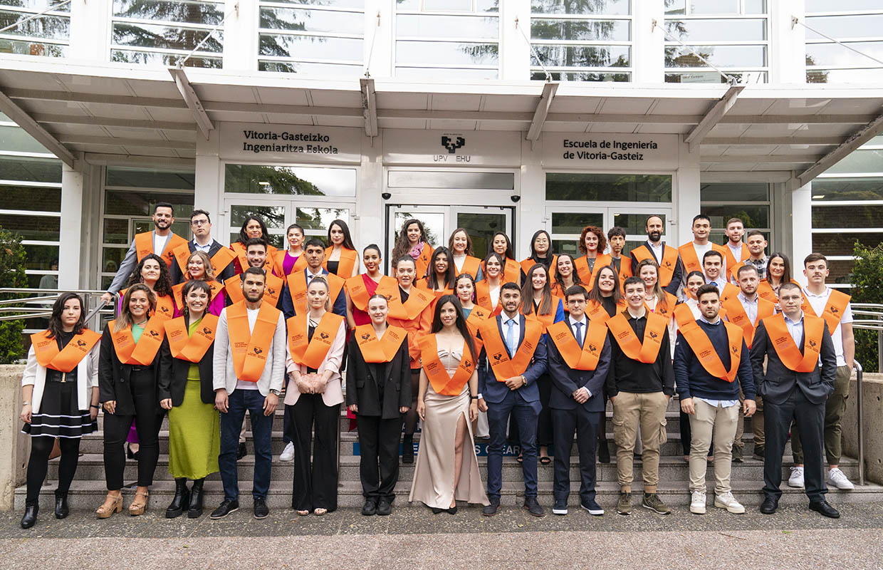 Nuevos graduados en Economía y Empresa del Campus de Álava