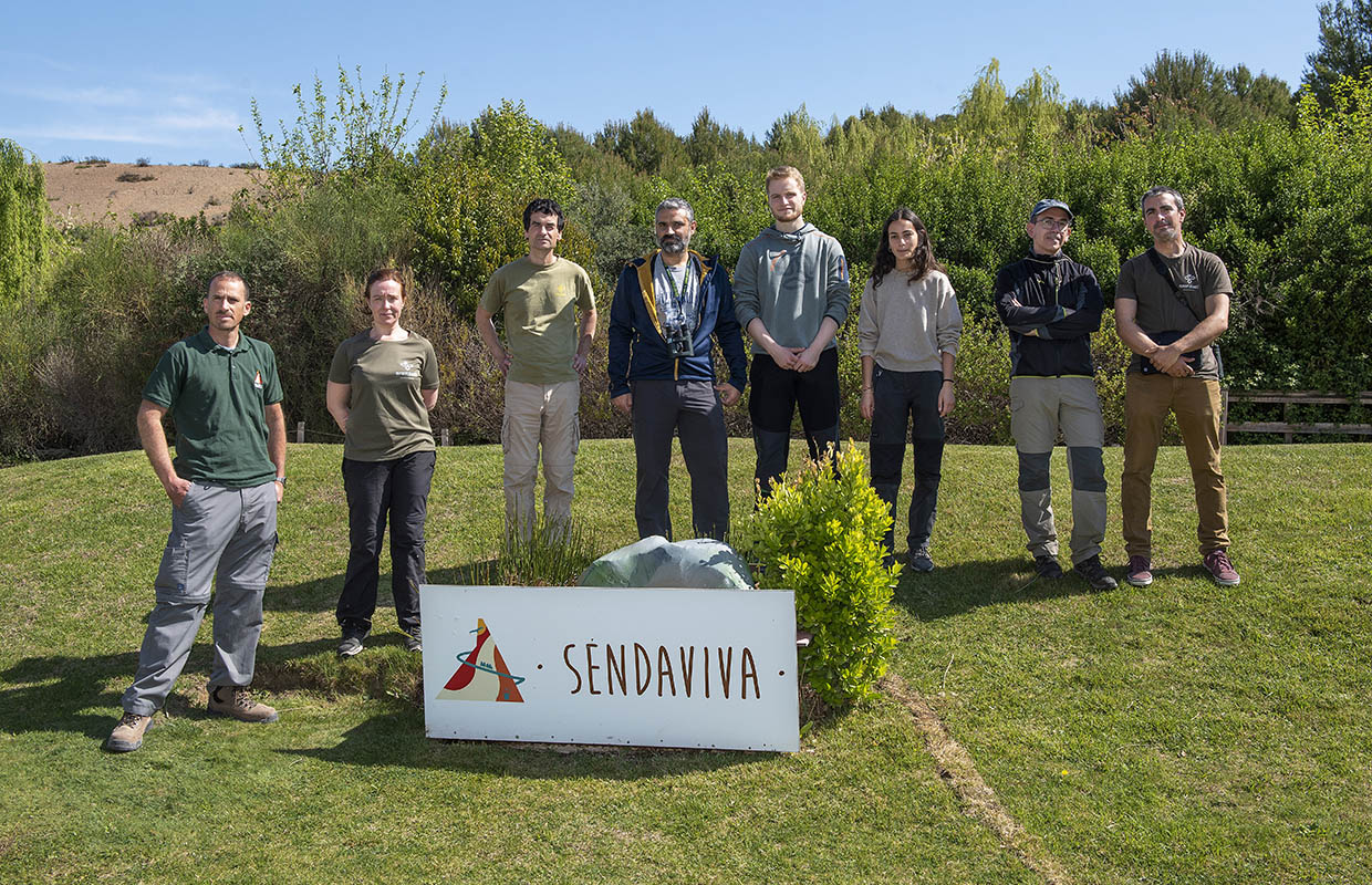 Ezkerretik eskuinera, Efrén Fernández (Sendaviva); Beatriz Díaz eta Alberto de Castro (Aranzadi Zientzia Elkartea); Jabi Zabala, Raúl Barbarin eta Nerea Fernández (Euskal Herriko Unibertsitatea); David Galicia (Nafarroako Unibertsitatea); eta Xabier Esparza (Aranzadi Zientzia Elkartea).