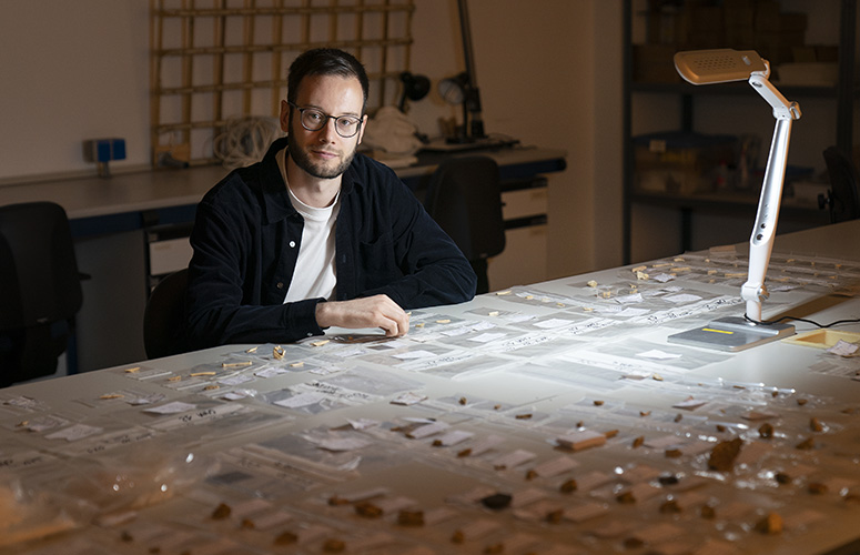 Asier Erostarbe en el laboratorio